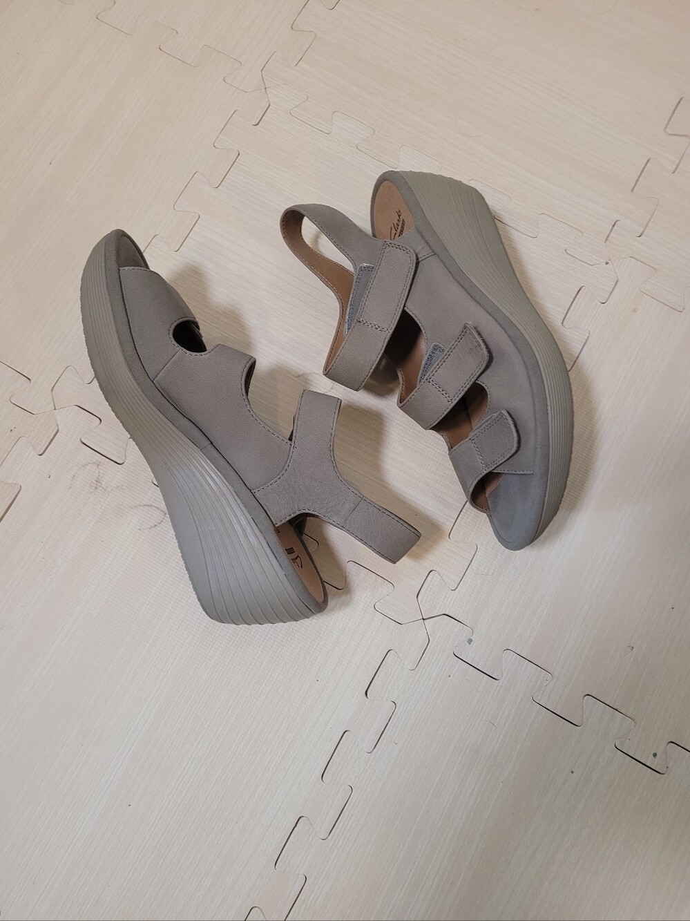 Clarks Reedly Juno wedge sandals Sage Size 9
